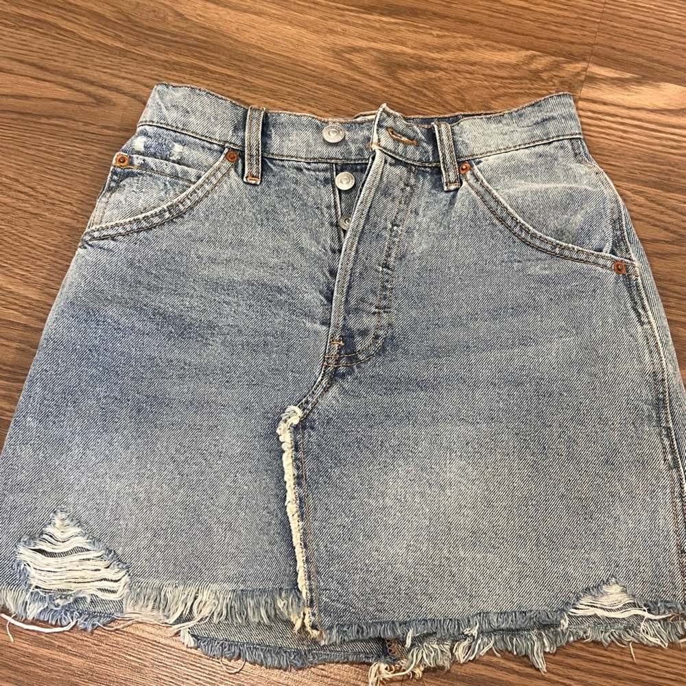 Free people We The Free Light Blue Frayed Jean skirt size 24